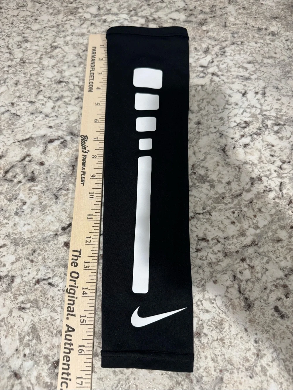 Nike Pro Elite Sleeves 2.0 Black White Size Small/Medium Youth